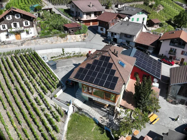 Solarenergie trifft Weinleidenschaft in Salgesch